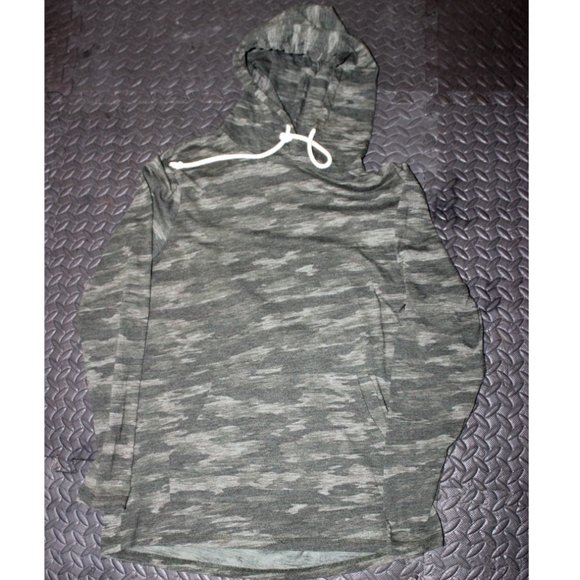 Hoodie camouflage (S) $8 - Picture 2 of 4